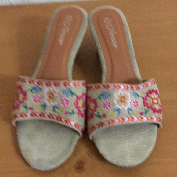 Slippers - Picture 2 of 4